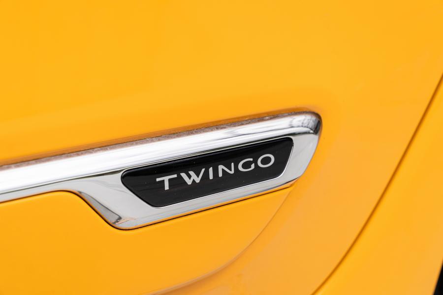 Логотип Renault Twingo 2019 года  (WW) (фото 25 из 42)